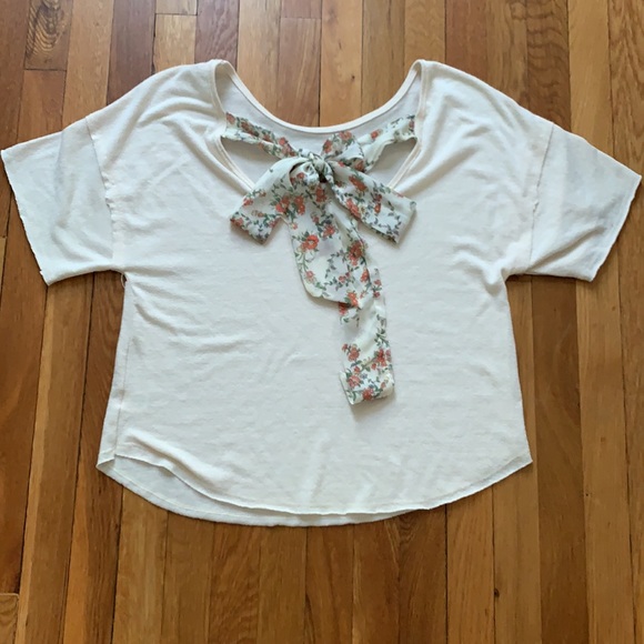 Francesca's Collections Tops - Top with Back Tie Detail
